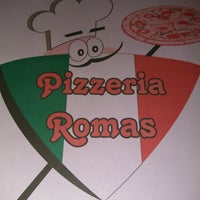 Foto tirada no(a) Pizzeria Romas por Gloria😈 em 10/11/2016