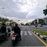 Photo taken at Si Sao Thewet Intersection by Tanakawee แ. on 7/22/2021