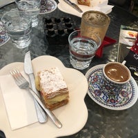 Foto tirada no(a) Petit Pain Patisserie por Ferdi M. em 11/26/2018