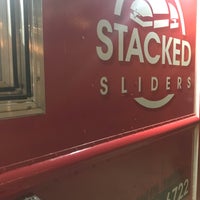 Das Foto wurde bei Stacked Sliders von Eric N. am 1/20/2019 aufgenommen