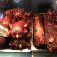 รูปภาพถ่ายที่ Durham&amp;#39;s Best Barbeque โดย Monch O. เมื่อ 12/28/2012