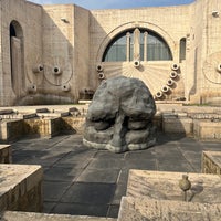 Photo taken at Cafesjian Sculpture Garden | Գաֆէսճեան քանդակների պարտեզ by Sergei B. on 11/11/2023