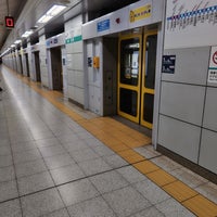 Photo taken at Shirokanedai Station by Yasunori O. on 6/8/2023