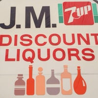 Photo prise au JM Discount Liquor par JM Discount Liquor le4/23/2014