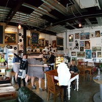 10/26/2017 tarihinde Jo T.ziyaretçi tarafından Black &amp;amp; White Coffee Cartel'de çekilen fotoğraf