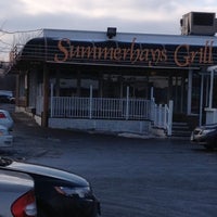 Foto diambil di Summerhays Bar &amp;amp; Grill oleh Gary H. pada 12/14/2012