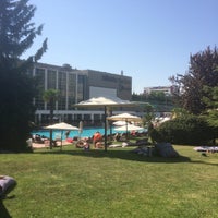 Photo taken at Hillside City Club Swimming Pool by Güliz on 9/18/2016