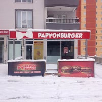 Foto tirada no(a) PaPyon Burger por enes g. em 1/7/2015