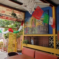 Снимок сделан в El Comal Mexican Restaurant пользователем Sandy B. 5/11/2023