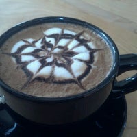 Das Foto wurde bei Dino&amp;#39;s Coffee Company von Mike V. am 4/18/2012 aufgenommen