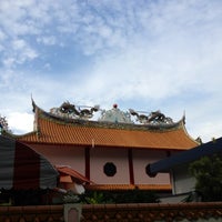 Photo taken at Ang Chee Sia Ong Temple 安濟聖王廟 by Ali F. on 10/21/2012