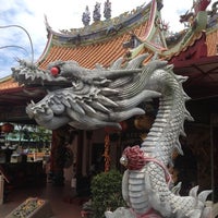 Photo taken at Ang Chee Sia Ong Temple 安濟聖王廟 by Ali F. on 10/22/2012