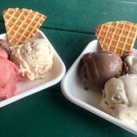 Photo taken at Jeni&amp;#39;s Splendid Ice Creams by Deborah on 9/16/2018