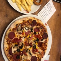 Photo taken at Pizza Pizza by İskender K. on 6/19/2019