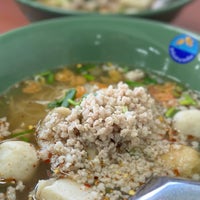 Photo taken at Nai Ngieb Fish Ball Noodle by Khim T. on 12/25/2022