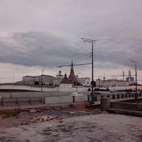Photo taken at Круглая площадка на набережной с видом на Кремль by Nata L. on 7/4/2014