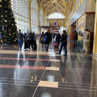Снимок сделан в Вашингтонский национальный аэропорт имени Рональда Рейгана (DCA) пользователем Cesar C. 12/17/2019