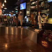 Foto scattata a Dinosaur Bar-B-Que da Cesar C. il 6/18/2017