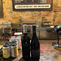 6/10/2023にCesar C.がCork Wine Bar and Marketで撮った写真