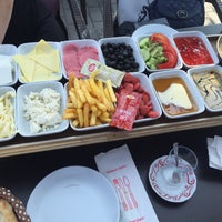 Foto diambil di Kuruçeşme Cafe &amp;amp; Restaurant oleh ♈️ Özlem ♈️ ®. pada 9/5/2015