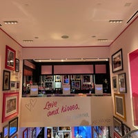Photo taken at Victoria&amp;#39;s Secret by Don Bacon🥓 on 1/10/2020