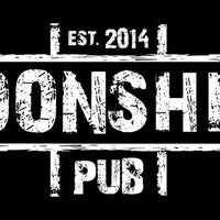 Foto tirada no(a) Moonshine Pub por Carlos R. em 5/24/2014