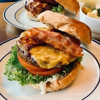 Photo taken at Døgnvill Burger by Kitty C. on 9/29/2019