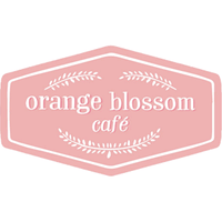 Снимок сделан в Orange Blossom Cafe пользователем Mindy B. 5/13/2015