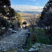 Photo taken at Azuchi Castle Ruins by ろへ on 12/17/2023