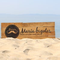 Foto diambil di María Bigotes Pizzas a la leña oleh María Bigotes Pizzas a la leña pada 6/29/2016