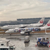Photo taken at Gate 19 by 𓇼Meg 𓆉 on 12/13/2022