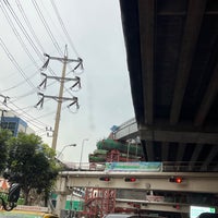 Photo taken at Ratchada-Lat Phrao Intersection Flyover by Bow M. on 3/21/2022