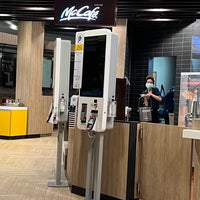 Photo taken at McDonald&amp;#39;s &amp;amp; McCafé by Bow M. on 5/24/2022