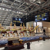 Photo taken at Thai Immigration Passport Control - Zone 2 by Bow M. on 12/11/2022