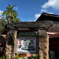 Photo taken at Langkawi Oriental Village by Alhakim A. on 10/21/2022