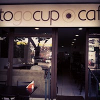 Photo prise au To Go Cup Café &amp;amp; Bistrô par Marlova O. le4/12/2013