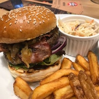 Photo taken at Tom&amp;#39;s Burger by Alexander D. on 5/23/2018