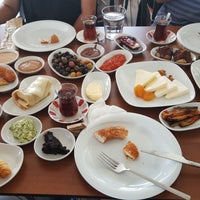 Photo taken at Kırıtaklar Mandıra &amp;amp; Kahvaltı by Ebru K. on 9/17/2017