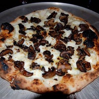 4/29/2014にStoked Wood Fired Pizza Co.がStoked Wood Fired Pizza Co.で撮った写真