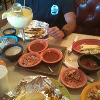 Das Foto wurde bei 3 Amigos Mexican  Restaurant von Lori M. am 5/9/2015 aufgenommen
