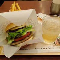 Photo taken at MOS Burger by 松平 大. on 6/30/2017