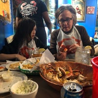 Foto diambil di Blue Claw Seafood &amp;amp; Crab Eatery oleh Tracy L. pada 12/1/2018