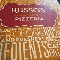 Photo prise au Russo new york pizzeria par Gus S. le8/6/2017
