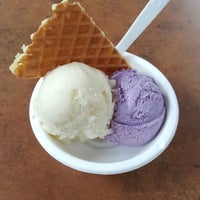รูปภาพถ่ายที่ Jeni&amp;#39;s Splendid Ice Creams โดย B_Muscateer เมื่อ 8/23/2017