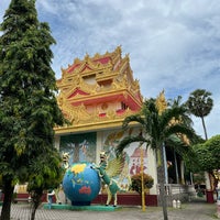 Photo taken at Dhammikarama Burmese Buddhist Temple (缅佛寺) by A C. on 9/2/2023