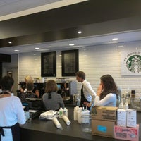 Das Foto wurde bei Starbucks von Eric P. am 8/30/2012 aufgenommen