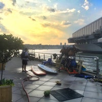 Foto tirada no(a) Manhattan Kayak + SUP por Eric L. em 5/27/2016