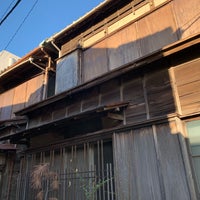 Photo taken at 北品川の古い民家の家並み by Hiroshi K. on 12/24/2018