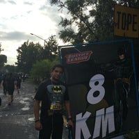 Photo taken at Carrera Batman 15K by Hugo Andres on 6/26/2016