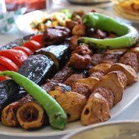 Das Foto wurde bei Alagözler Urfa Kebap &amp; Restaurant von Alagözler Urfa Kebap &amp; Restaurant am 5/3/2014 aufgenommen